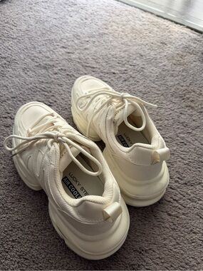 Lucky Step Women's Cream Athletic Sneakers - Chunky Lace-Up Comfort